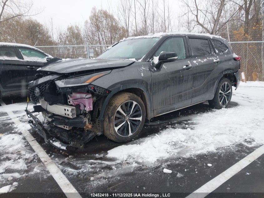 5TDLZRBH6MS140860 2021 TOYOTA HIGHLANDER photo no. 2