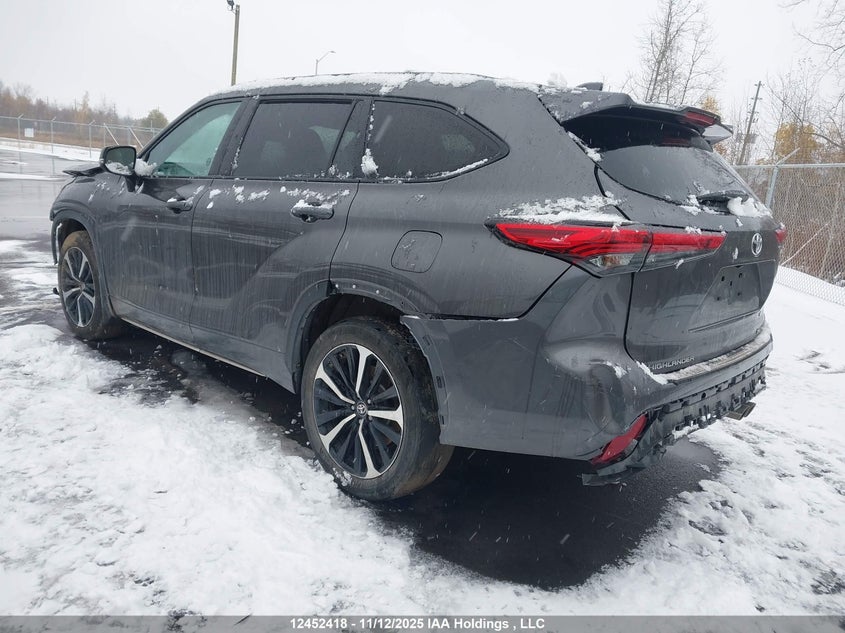 5TDLZRBH6MS140860 2021 TOYOTA HIGHLANDER photo no. 3