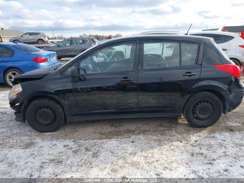 2009 Nissan Versa 1.8S VIN: 3N1BC13E49L445423 Lot: 12452460