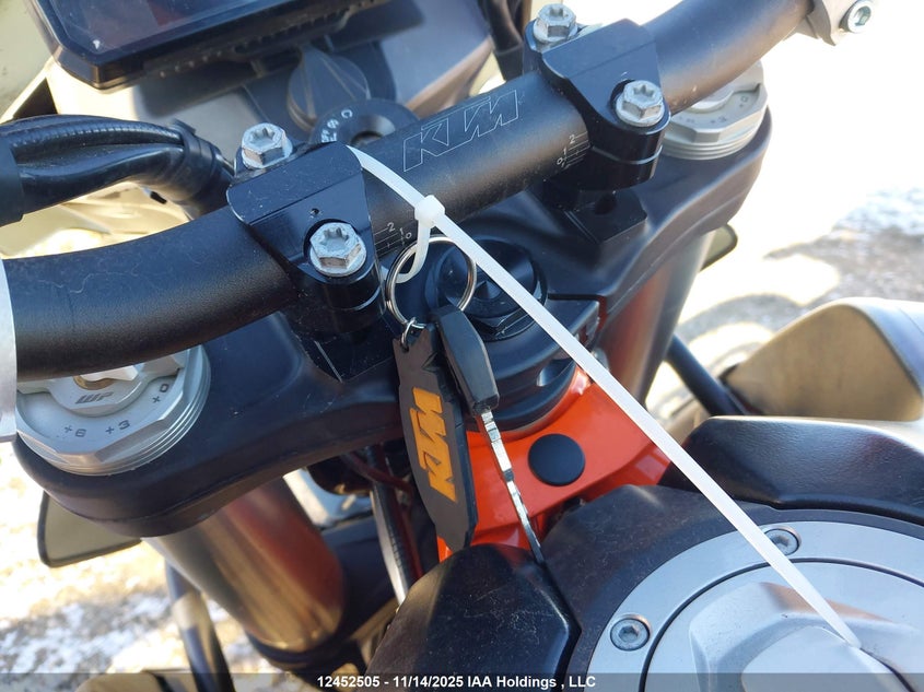 VBKTR3403LM775628 2020 KTM 790 ADVENTURE photo no. 11