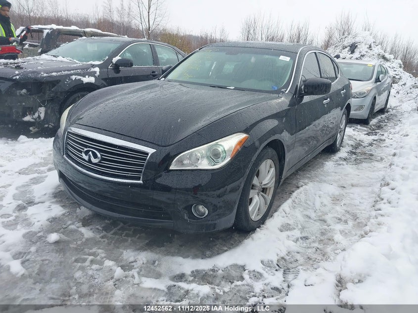 JN1AY1AR3BM570606 2011 INFINITI M photo no. 2