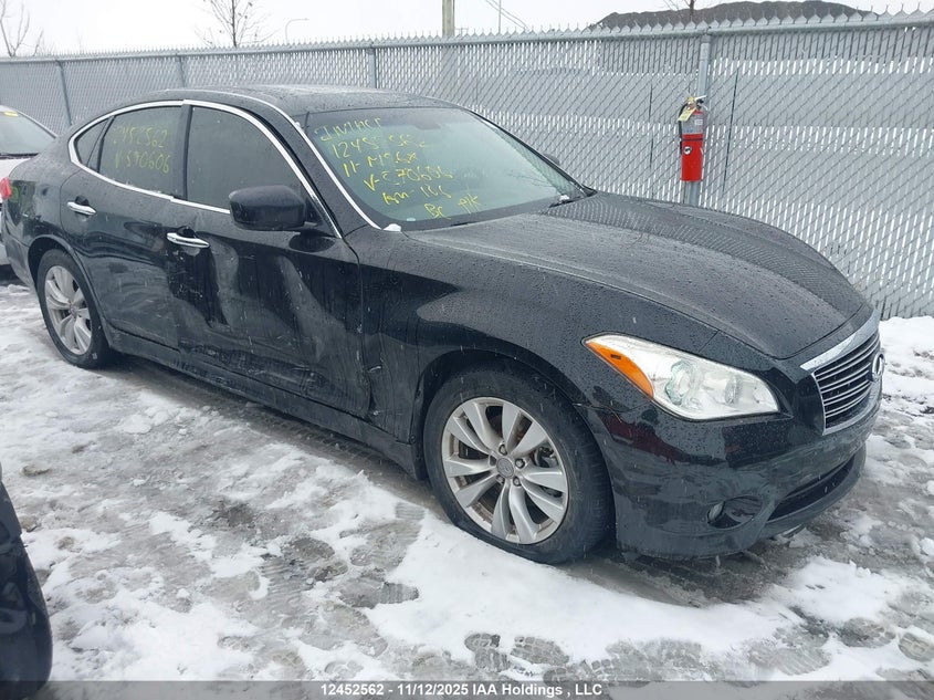 JN1AY1AR3BM570606 2011 INFINITI M photo no. 3
