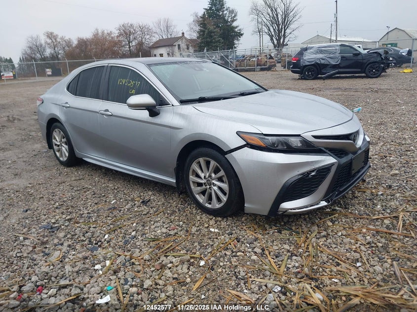 4T1G11AK0MU598540 2021 Toyota Camry auction photo 1