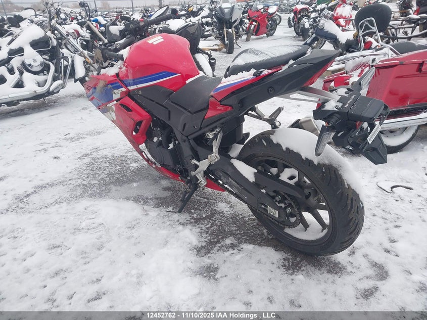 MLHPC706XS5100175 2025 HONDA CBR photo no. 3