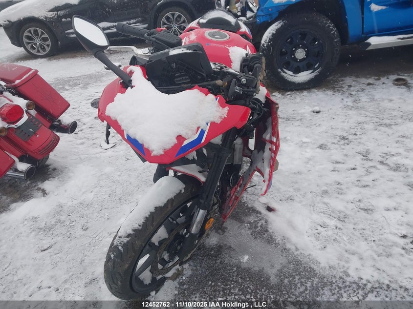 MLHPC706XS5100175 2025 HONDA CBR photo no. 5