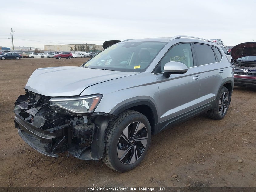 2025 Volkswagen Taos Comfortline, Front, IAAI, VIN 3VVVC7B23SM025304 — photo 2