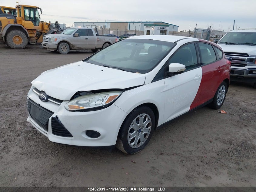 1FADP3K25DL316307 2013 FORD FOCUS photo no. 2