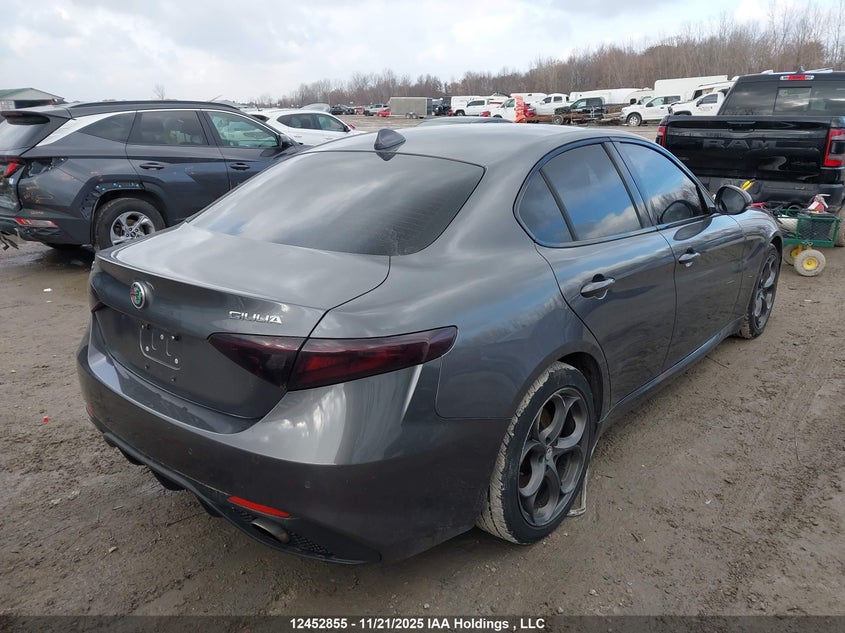 ZARFAEDN9H7532480 2017 ALFA ROMEO GIULIA photo no. 4
