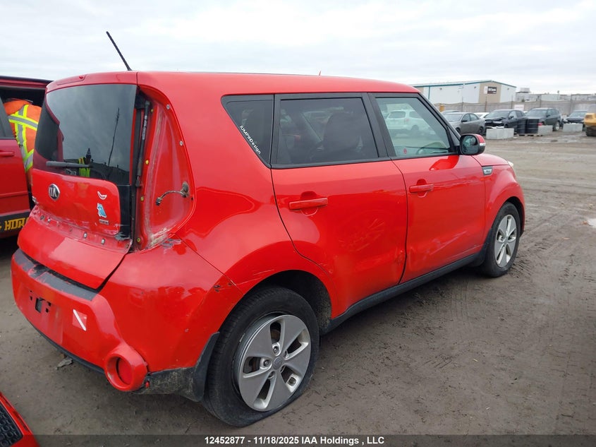 KNDJN2A23G7860025 2016 KIA SOUL photo no. 4