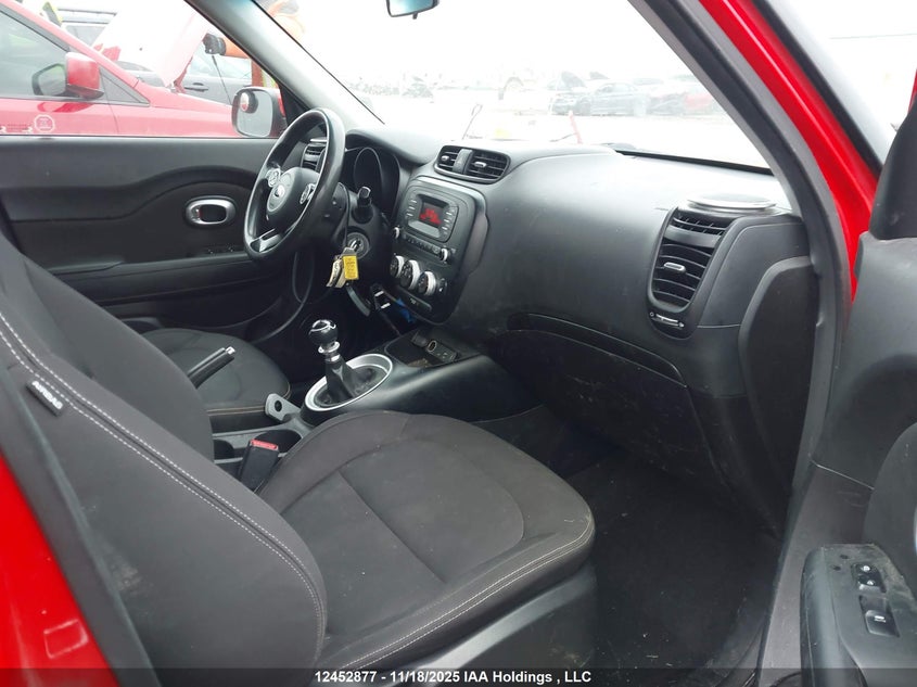 KNDJN2A23G7860025 2016 KIA SOUL photo no. 5