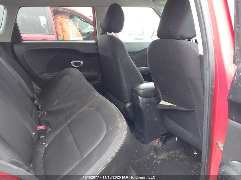 KNDJN2A23G7860025 2016 KIA SOUL photo no. 8