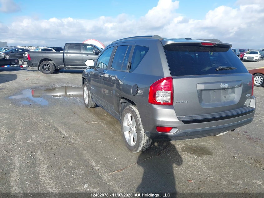 1C4NJDAB8CD671357 2012 JEEP COMPASS photo no. 3