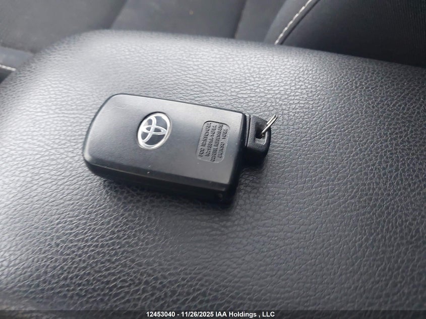 2018 Toyota Rav4 Xle VIN: 2T3RFREV6JW806128 Lot: 12453040