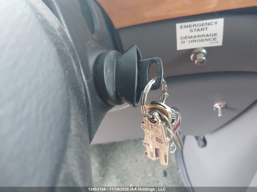 2001 Ford Econoline E450 Super Duty Cutwy Van VIN: 1FDXE45S41HA60525 Lot: 12453104