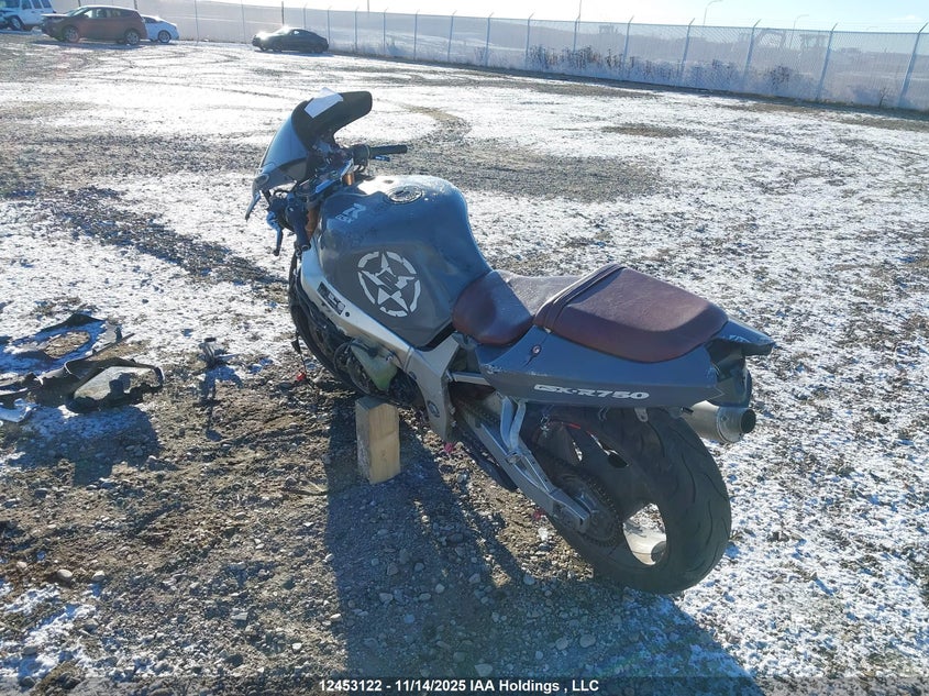 JS1GR7HA612102199 2001 SUZUKI GSX-R photo no. 3