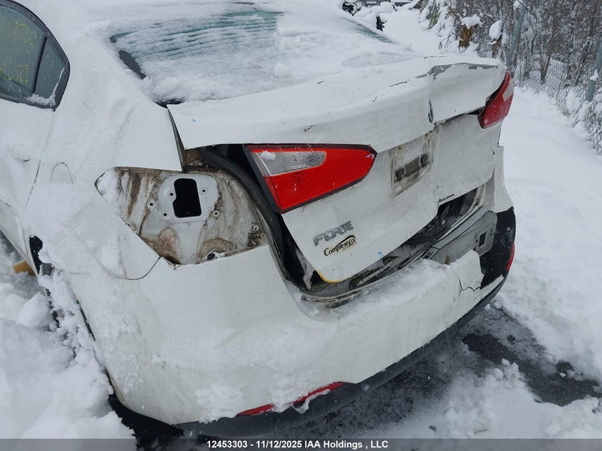 2016 Kia Forte VIN: KNAFX4A6XG5492823 Lot: 12453303