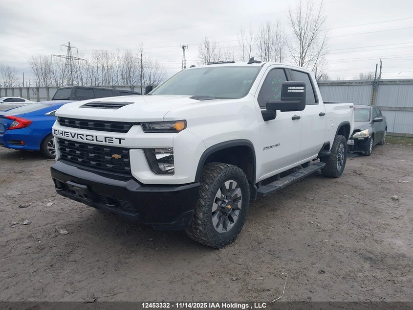 1GC4YME75MF136229 2021 CHEVROLET SILVERADO photo no. 2