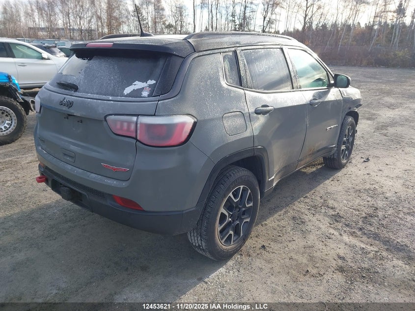 3C4NJDDB9KT853945 2019 JEEP COMPASS photo no. 4