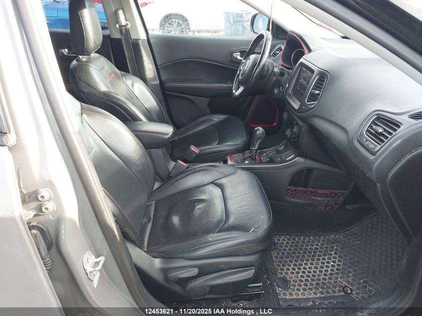 3C4NJDDB9KT853945 2019 JEEP COMPASS photo no. 5
