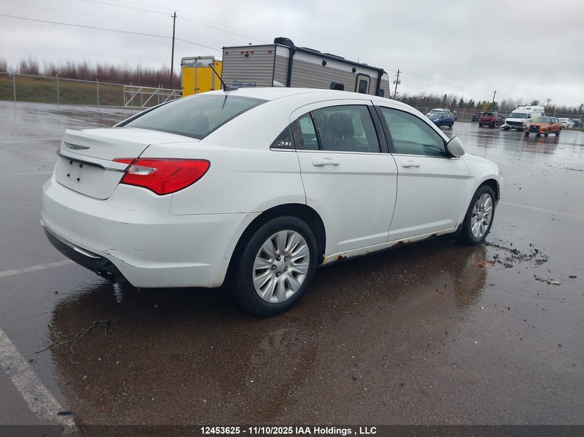 1C3CCBAB8DN651146 2013 CHRYSLER 200 photo no. 4