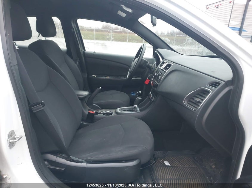 1C3CCBAB8DN651146 2013 CHRYSLER 200 photo no. 5
