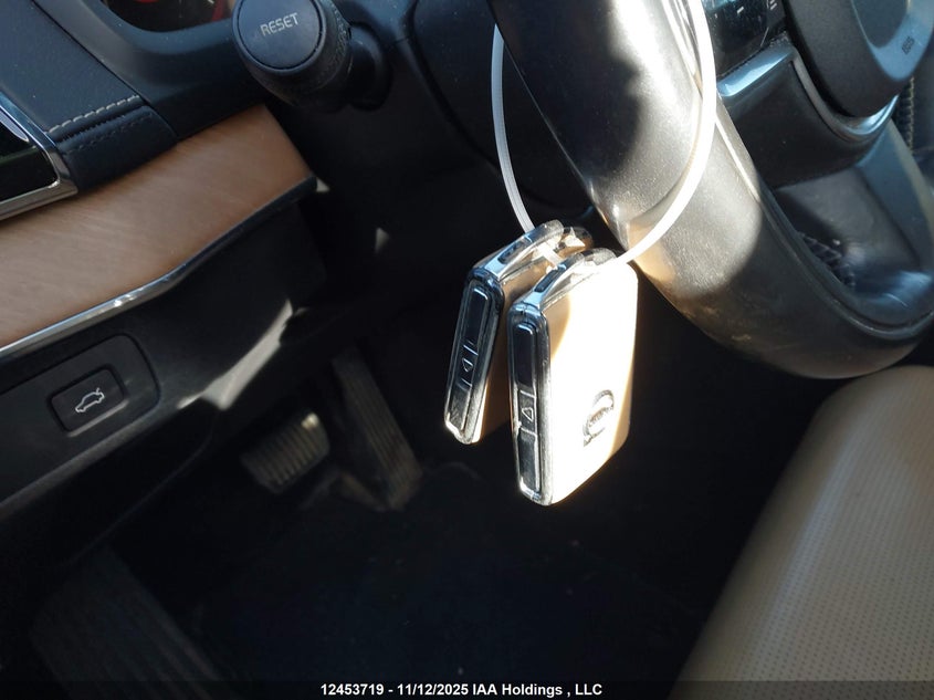 2016 Volvo Xc90 T6 First Edition VIN: YV4A22PN2G1001776 Lot: 12453719