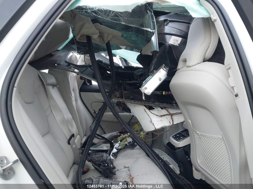 2026 Volvo Xc60 B5 Ultra Dark Theme VIN: YV4M12RM7T1329869 Lot: 12453781