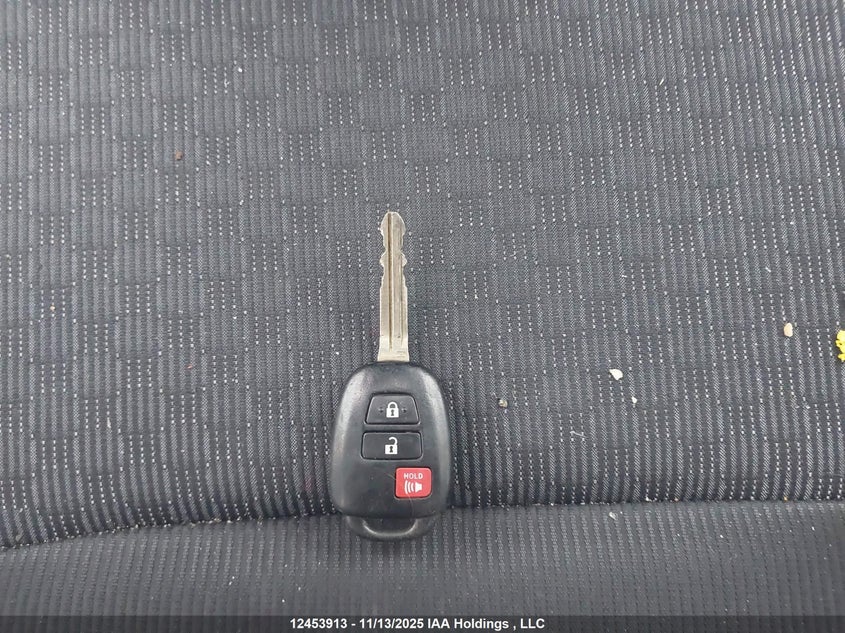 VNKKTUD37HA086013 2017 TOYOTA YARIS photo no. 11