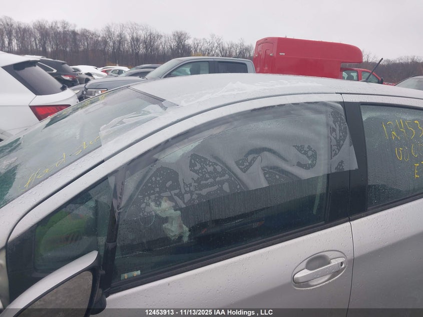 VNKKTUD37HA086013 2017 TOYOTA YARIS photo no. 19