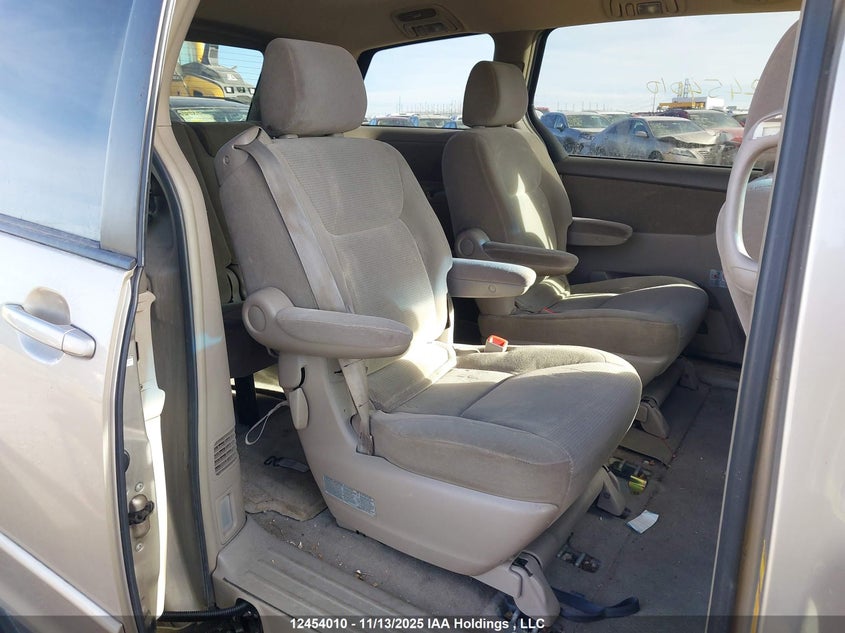 5TDBA23CX4S013168 2004 TOYOTA SIENNA photo no. 8