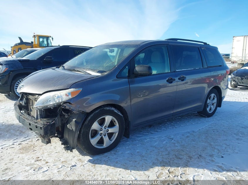 5TDZK3DC6FS625547 2015 TOYOTA SIENNA photo no. 2