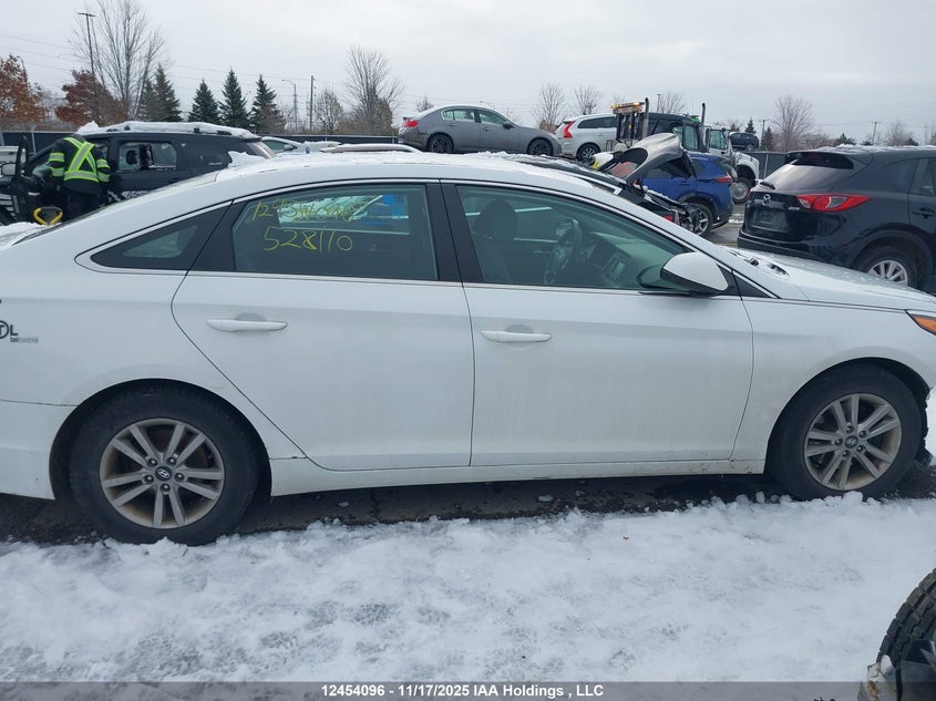 5NPE24AF3HH528110 2017 HYUNDAI SONATA photo no. 13