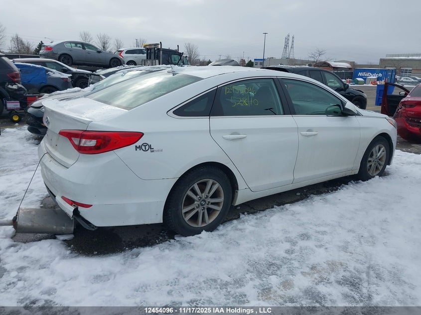 5NPE24AF3HH528110 2017 HYUNDAI SONATA photo no. 4