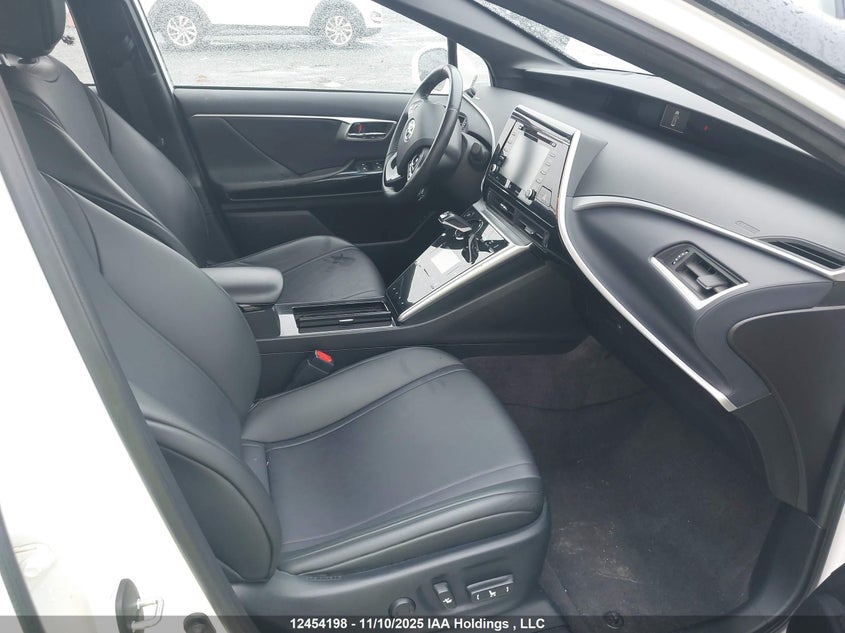 JTDBVRBD2JA005551 2018 TOYOTA MIRAI photo no. 5