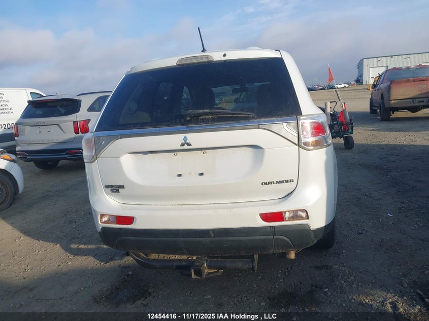 2014 Mitsubishi Outlander Es VIN: JA4AZ2A3XEZ605493 Lot: 12454416