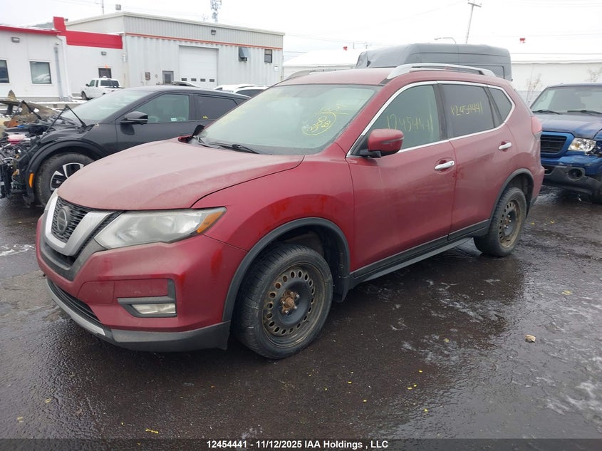 5N1AT2MV1JC717600 2018 NISSAN ROGUE photo no. 2