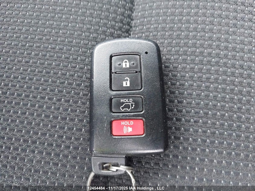 2T3RFREV5JW773803 2018 TOYOTA RAV 4 photo no. 11