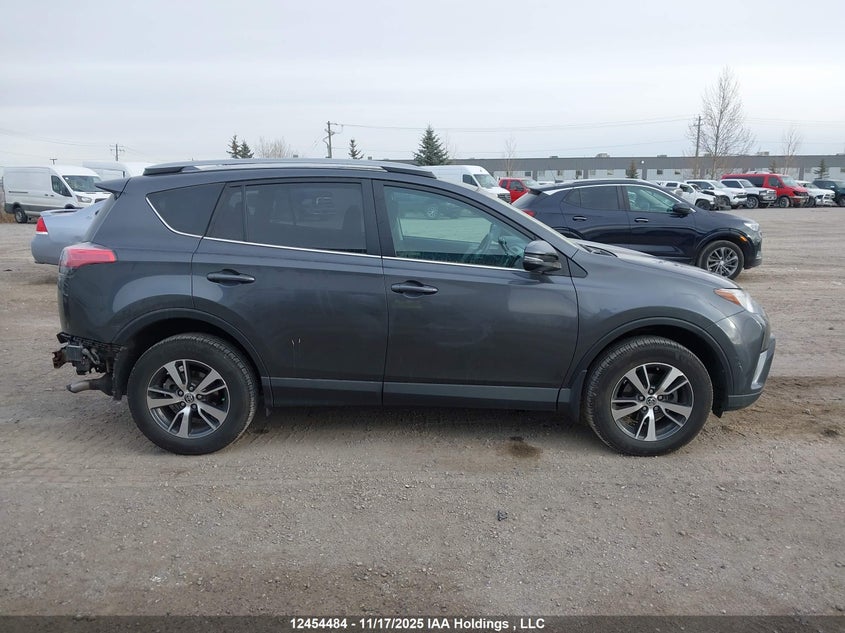 2T3RFREV5JW773803 2018 TOYOTA RAV 4 photo no. 14