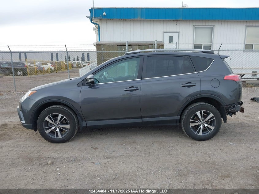 2T3RFREV5JW773803 2018 TOYOTA RAV 4 photo no. 15