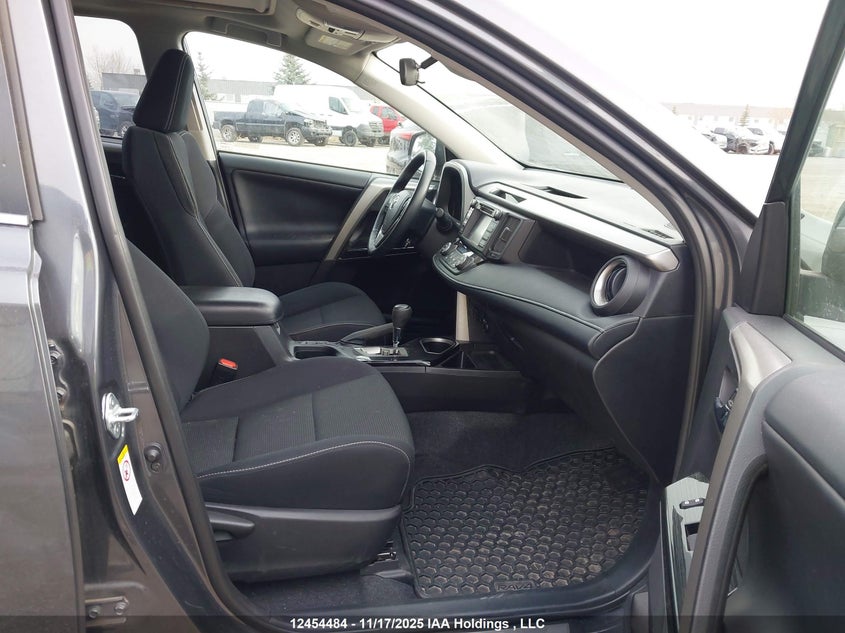 2T3RFREV5JW773803 2018 TOYOTA RAV 4 photo no. 5