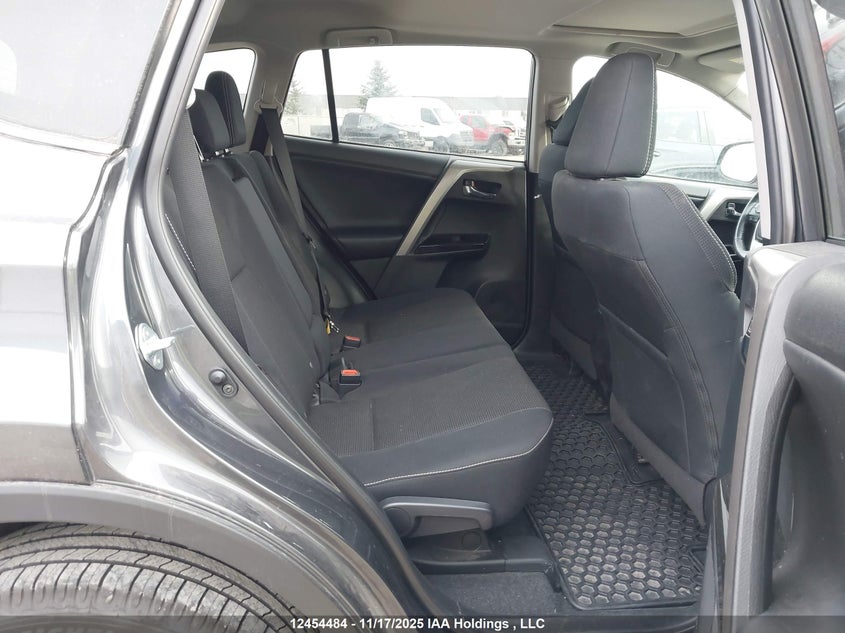 2T3RFREV5JW773803 2018 TOYOTA RAV 4 photo no. 8