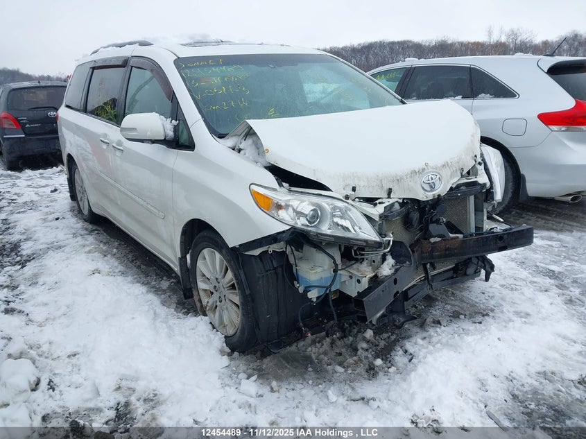 5TDDK3DC0DS051163 2013 Toyota Sienna Xle 7 Passenger auction photo 1