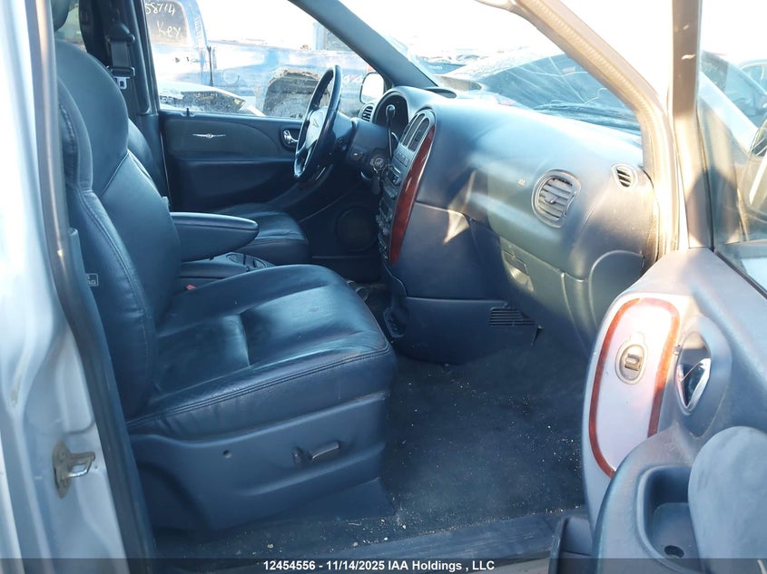 2C8GT64L43R246118 2003 CHRYSLER TOWN & COUNTRY photo no. 5