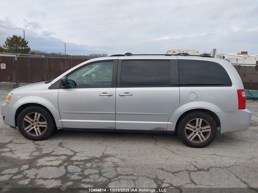 2010 Dodge Caravan VIN: 2D4RN4DE2AR175611 Lot: 12454614