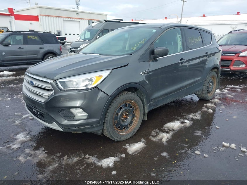 1FMCU9G97HUB83892 2017 FORD ESCAPE photo no. 2