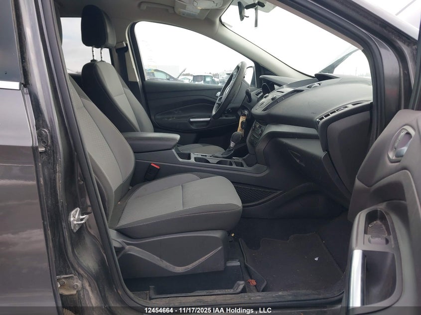 1FMCU9G97HUB83892 2017 FORD ESCAPE photo no. 5