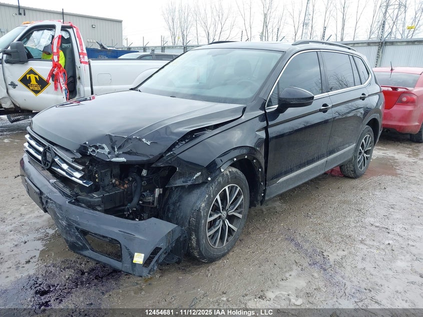 3VV2B7AX2JM013985 2018 VOLKSWAGEN TIGUAN photo no. 2