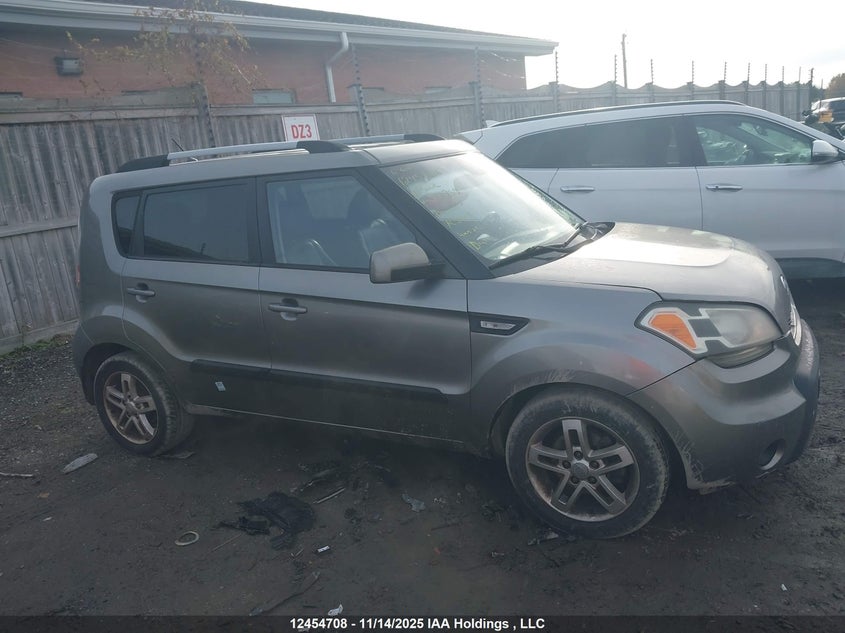 2011 Kia Soul 2.0L 2U/2.0L 4U/2.0L 4U Burner/2.0L 4U Luxury/2.0L 4U Retro/2.0L 4U Sx VIN: KNDJT2A29B7333959 Lot: 12454708