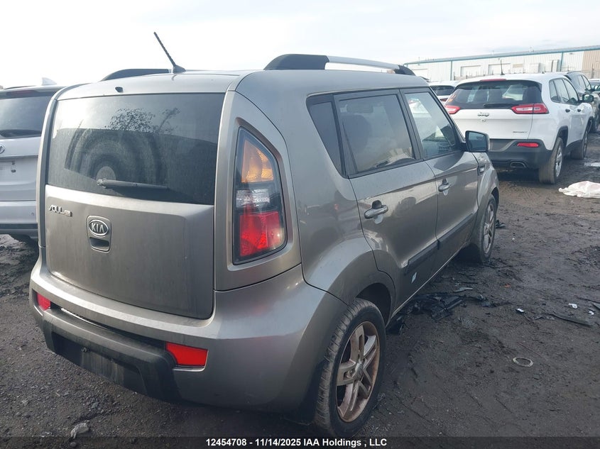 KNDJT2A29B7333959 2011 KIA SOUL photo no. 4