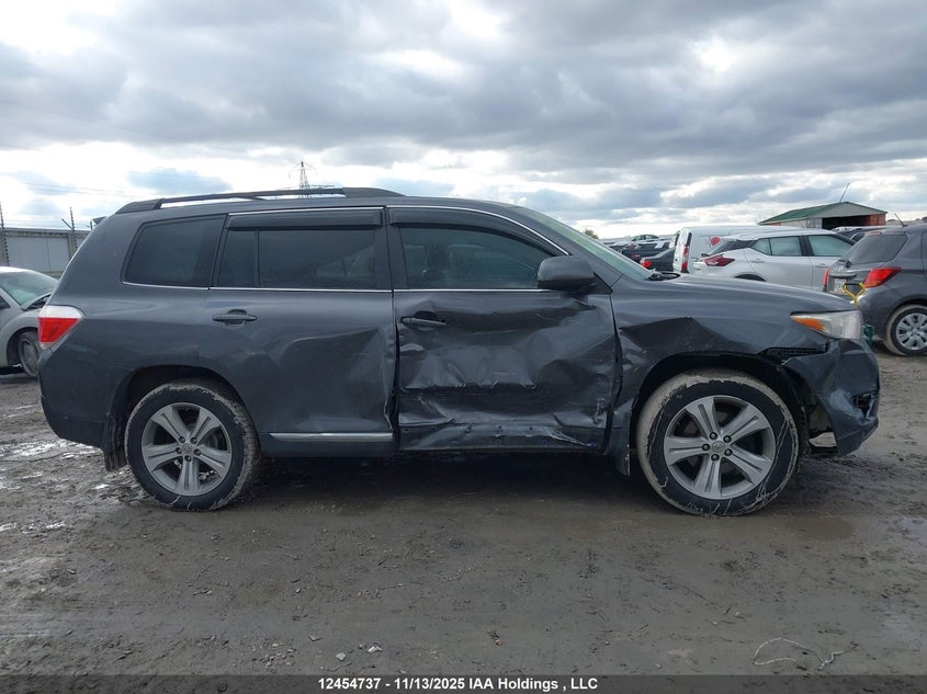 2013 Toyota Highlander Plus/Se VIN: 5TDBK3EH9DS270690 Lot: 12454737